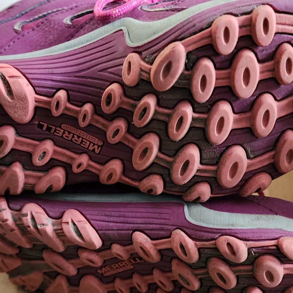 Girls hiking shoes size US 2M, UK1
